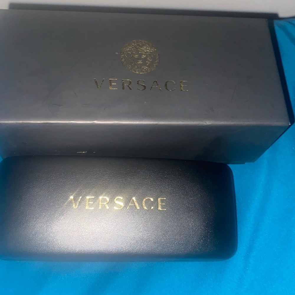 Gold frame Versace glasses - Picture 3 of 3